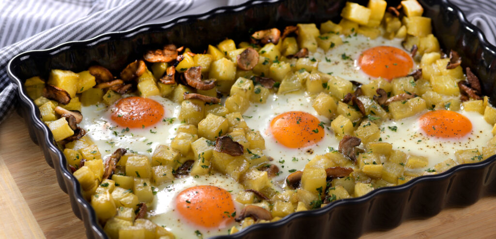 OVOS ASSADOS COM BATATA-DOCE E CHAMPIGNON