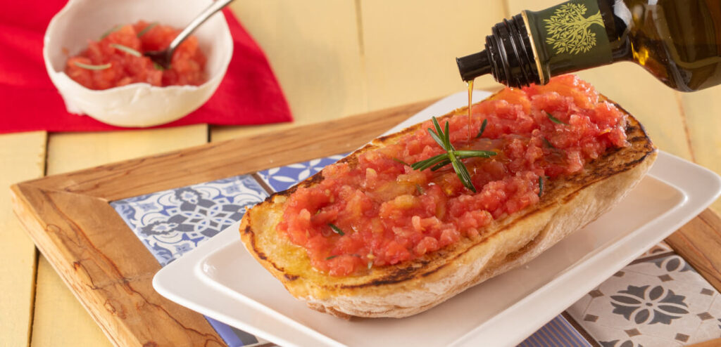 PÃO COM TOMATE