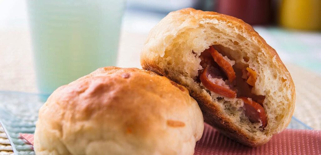 PÃO DE BATATA COM SALSICHA