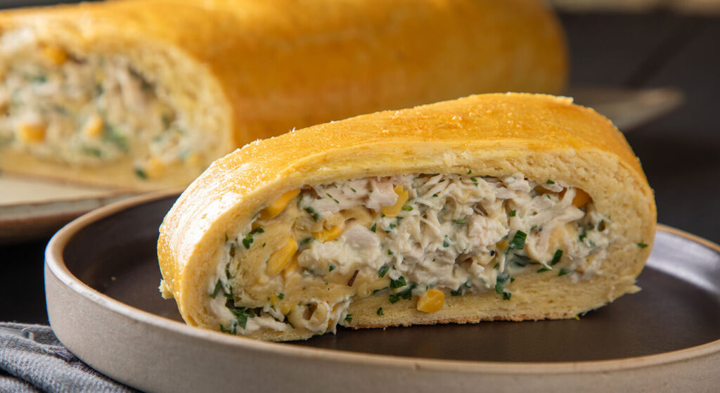 PÃO DE FRANGO COM REQUEIJÃO
