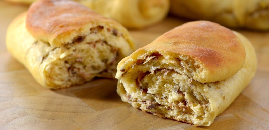 PÃO DE MANDIOQUINHA COM SARDINHA