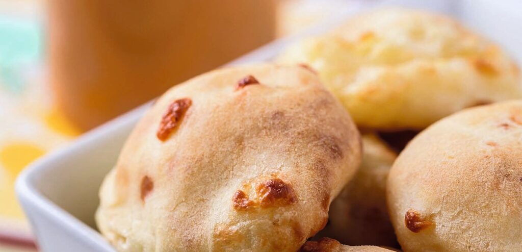 PÃO DE QUEIJO COM BATATA E ALECRIM