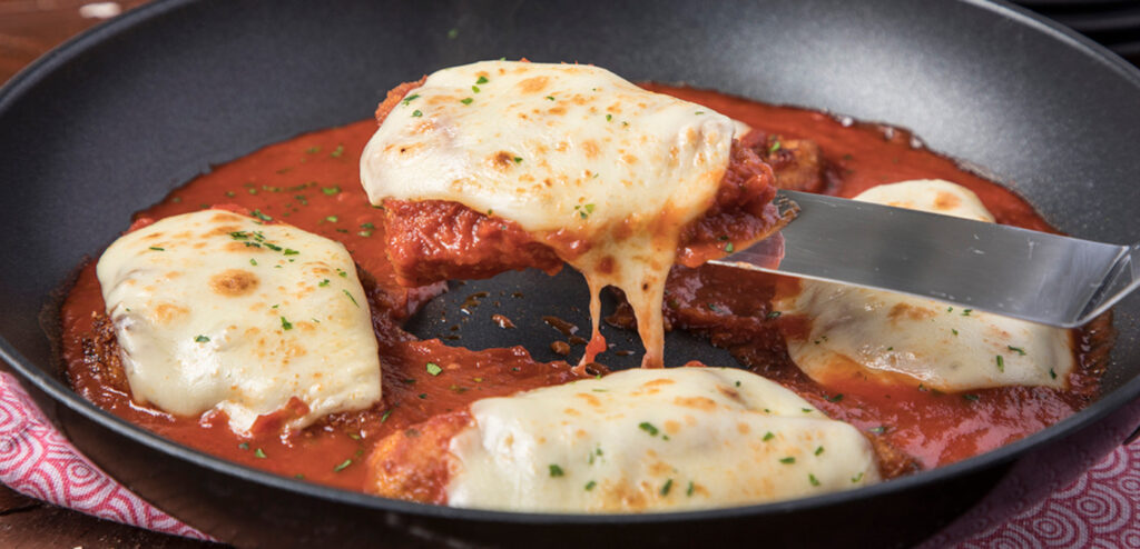 PARMEGIANA DE FRANGO DE FRIGIDEIRA