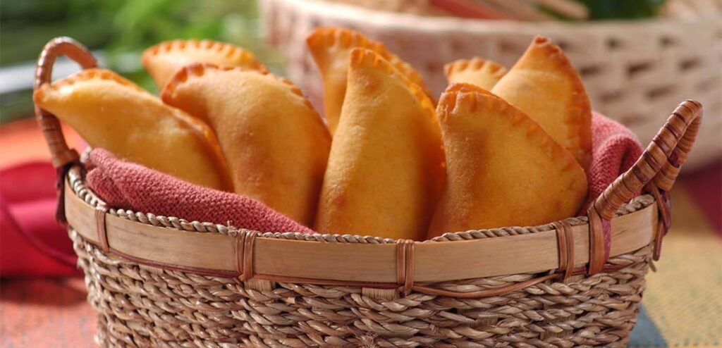 PASTEIZINHOS DE FUBÁ