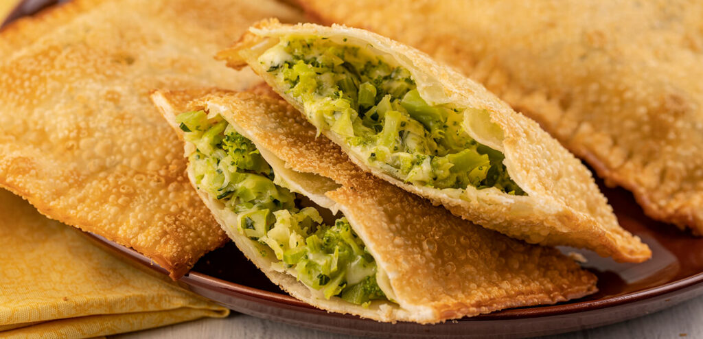 PASTEL DE QUEIJO COM BRÓCOLIS