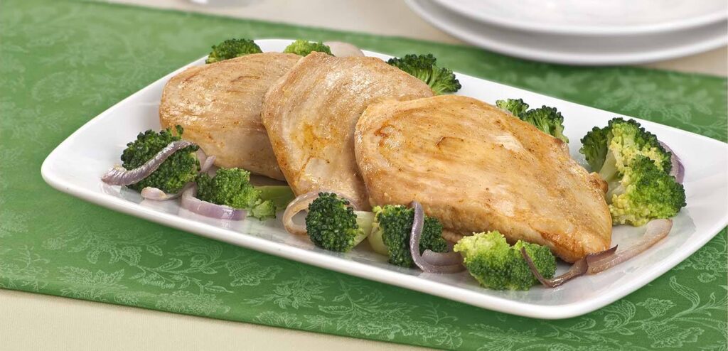 PEITO DE FRANGO COM LEGUMES