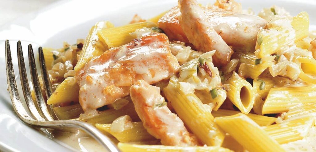 PENNE AO MOLHO DE HONDASHI® E SALMÃO