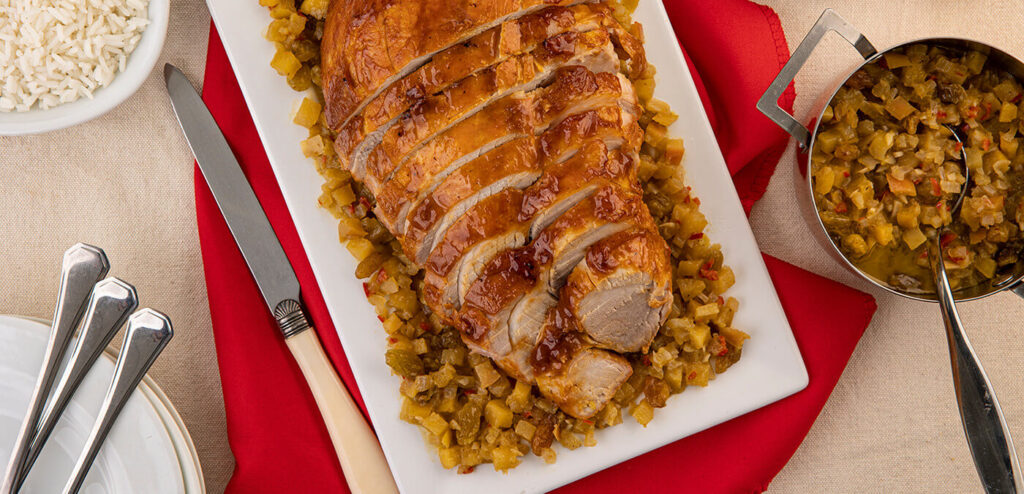 PERNIL COM MOLHO RÚSTICO DE CASCA DE ABACAXI