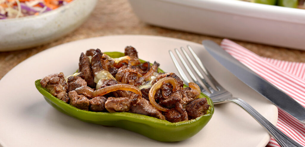 PIMENTÃO RECHEADO COM ISCAS DE CARNE