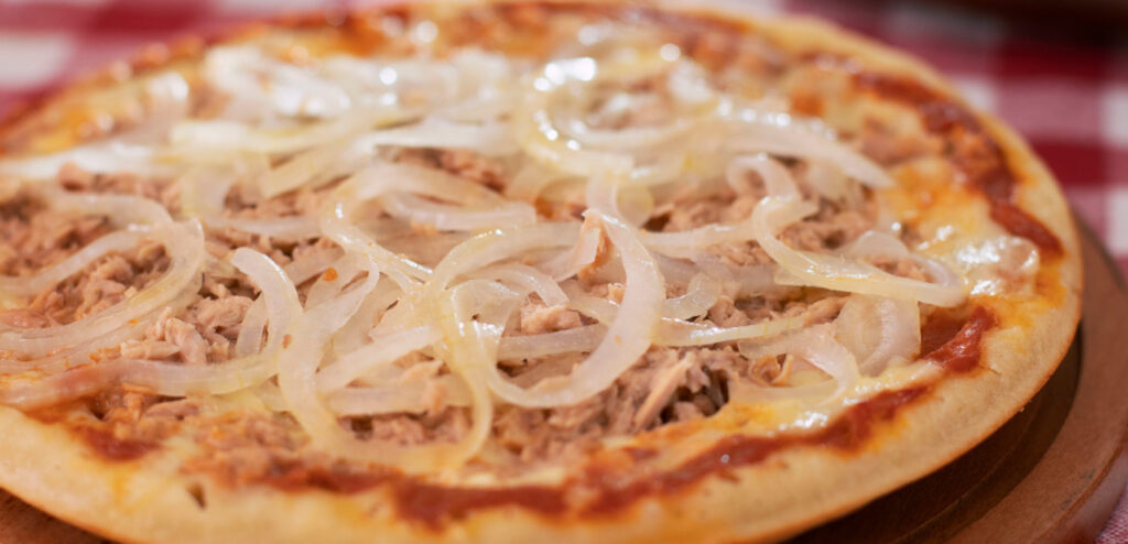 PIZZA DE ATUM NA FRIGIDEIRA