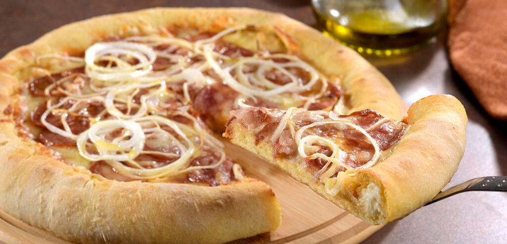 PIZZA DE CALABRESA COM BORDA RECHEADA