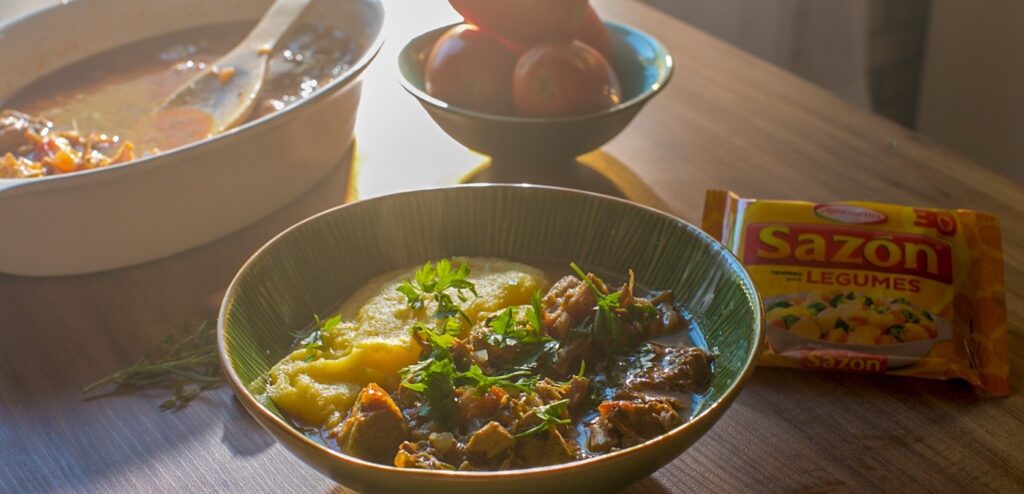 POLENTA COM RAGU