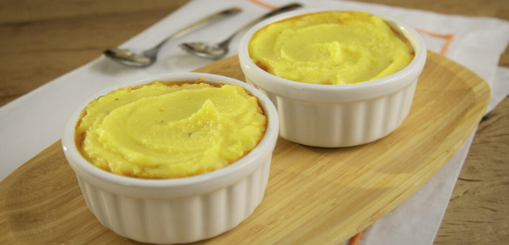 POLENTA EM CAMADAS COM RAGU DE FRANGO