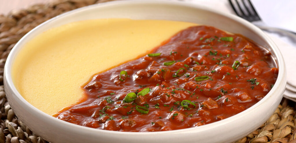 POLENTA MOLE COM RAGU DE MOELA