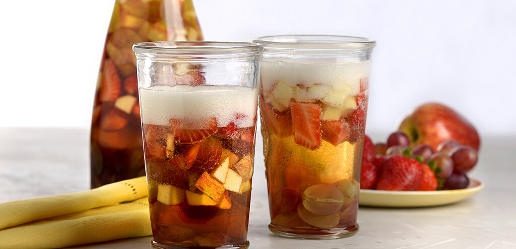 PONCHE DE CHÁ E FRUTAS