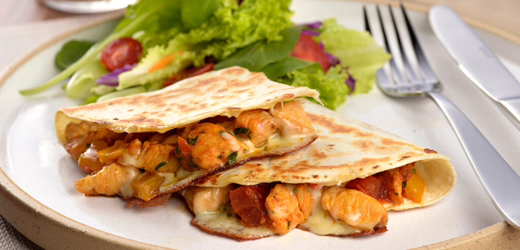 QUESADILLA COM FRANGO