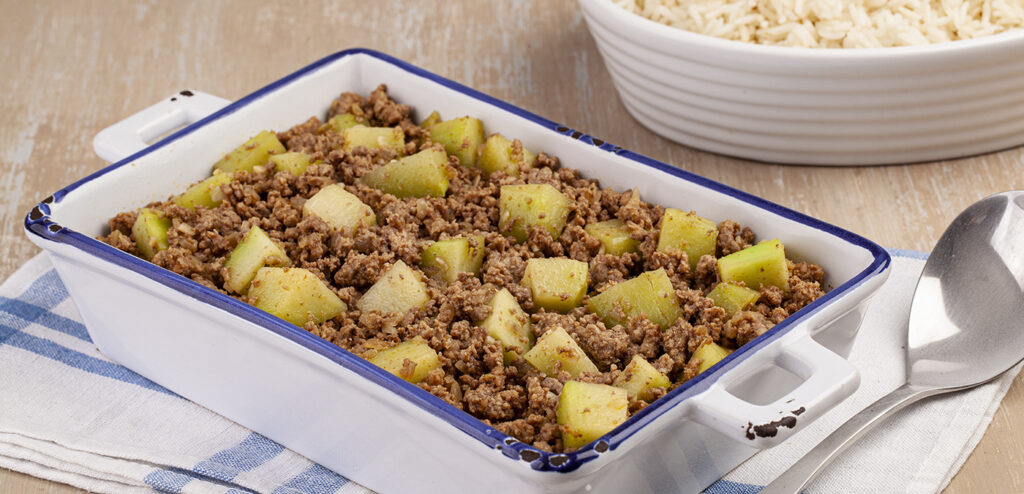 REFOGADO DE CARNE MOÍDA COM CHUCHU