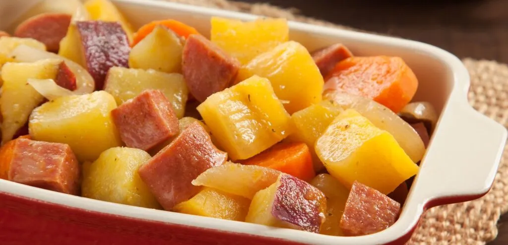 SALTEADO DE RAÍZES COM CALABRESA