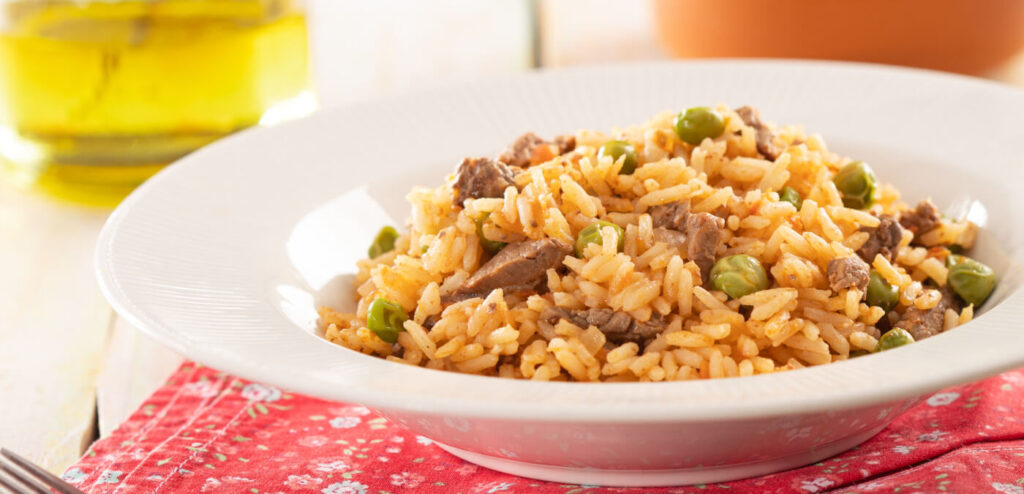 RISOTO DE CARNE COM ERVILHAS