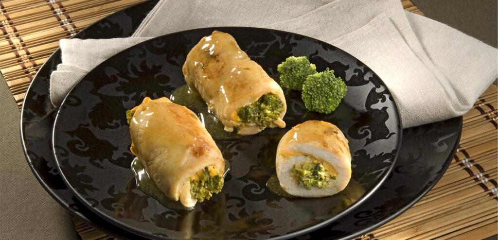 ROLÊS DE FRANGO E BRÓCOLIS