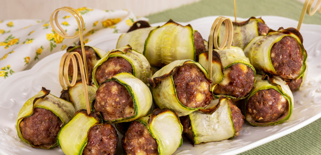 ROLINHO DE ABOBRINHA COM MINIALMÔNDEGAS