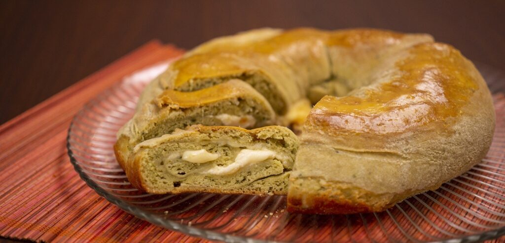 ROSCA DE ESPINAFRE COM QUEIJO