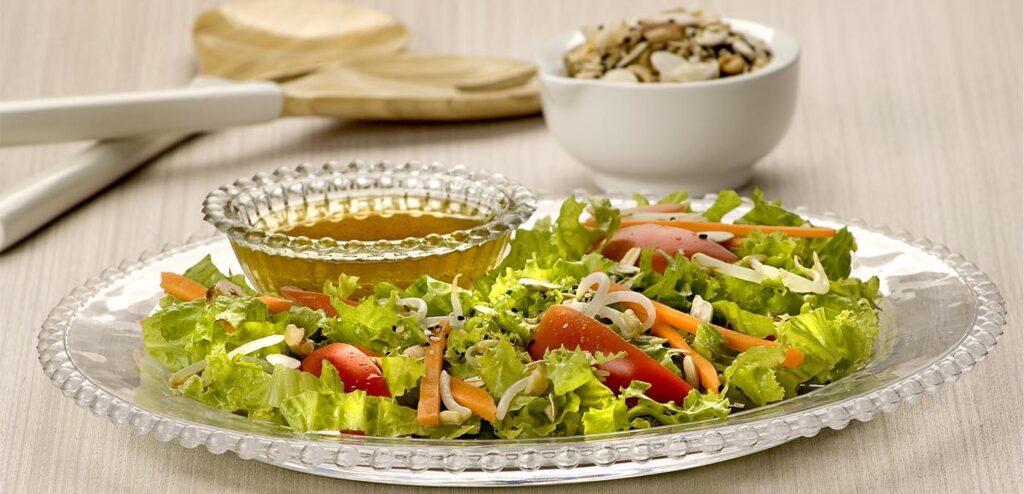 SALADA AO MOLHO DE CHÁ VERDE