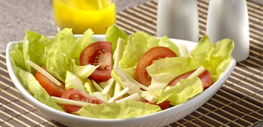 Salada ao molho de limão