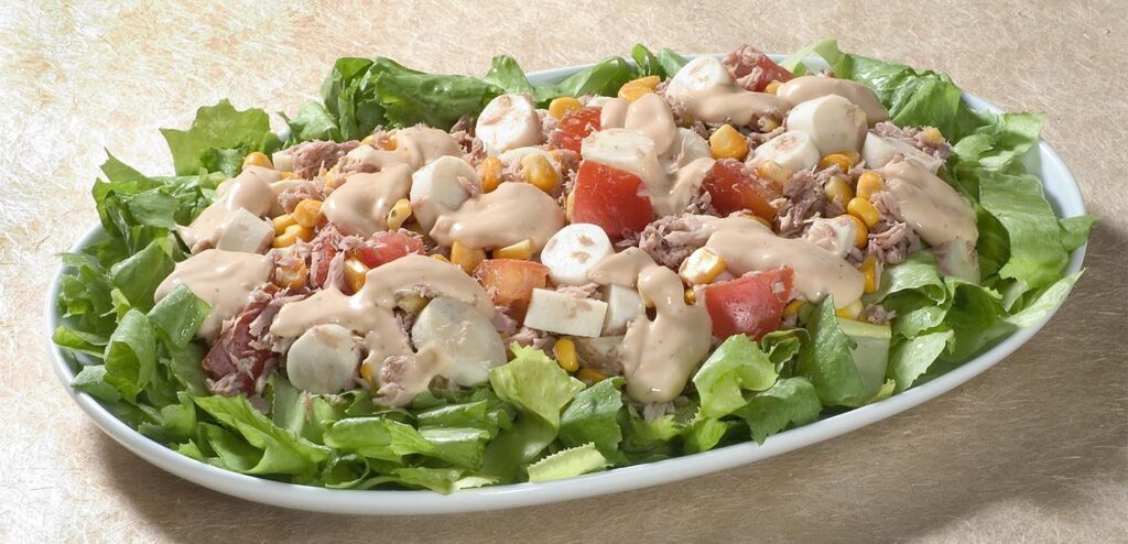 SALADA AO MOLHO ROSÉ