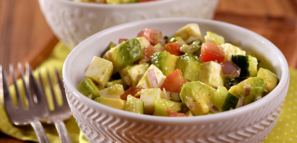 SALADA DE ABACATE REFRESCANTE