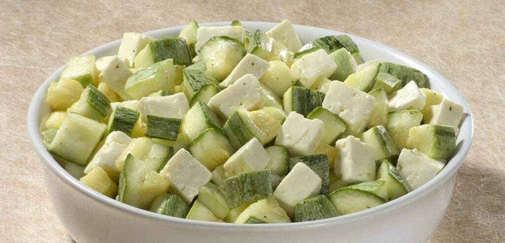 SALADA DE ABOBRINHA E QUEIJO