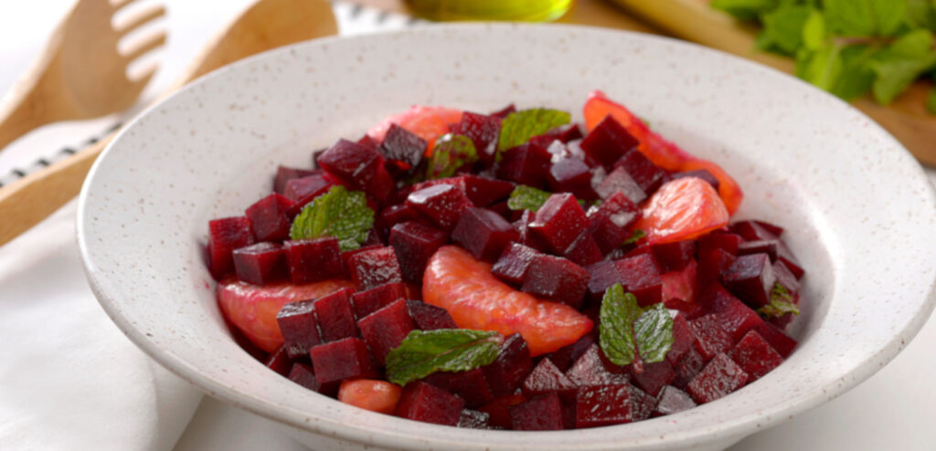 SALADA DE BETERRABA COM TANGERINA E HORTELÃ