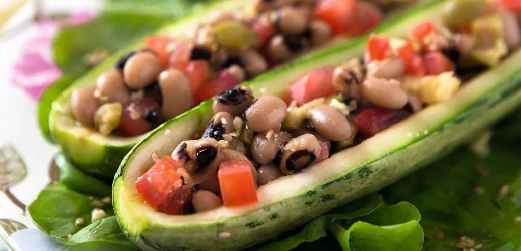 Salada de Feijão Fradinho com Abobrinha
