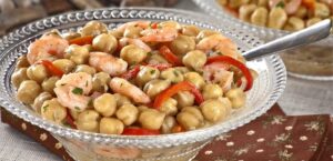 Salada de grão-de-bico com camarão