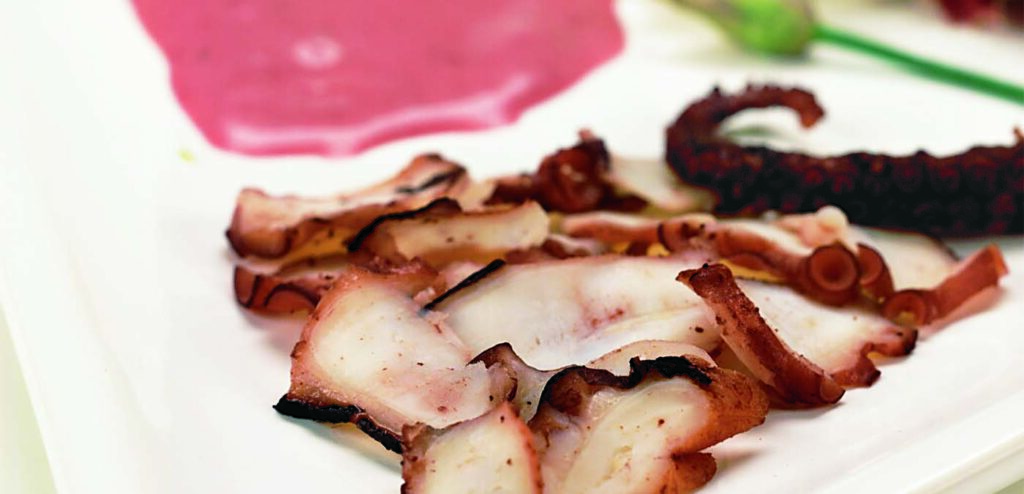 SALADA DE POLVO COM MOLHO DE FRAMBOESA