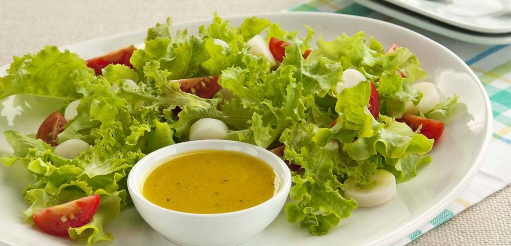 SALADA DE PUPUNHA COM TOMATE-CEREJA