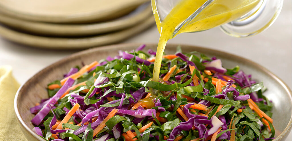 SALADA DE REPOLHO ROXO, COUVE E CENOURA