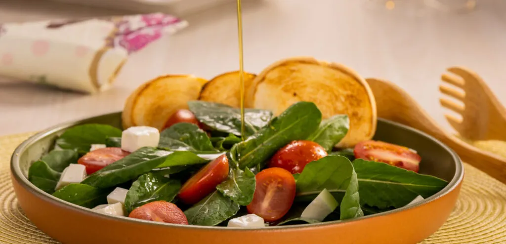 SALADA DE RÚCULA TIPO CAPRESE