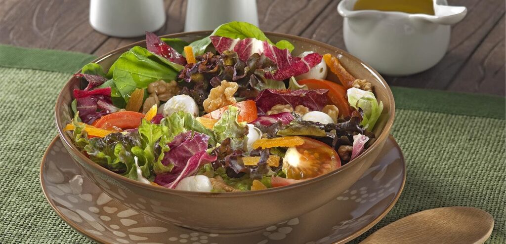 SALADA MIX DE FOLHAS, NOZES E DAMASCO