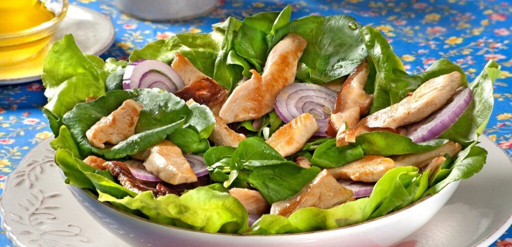 SALADA COM FRANGO
