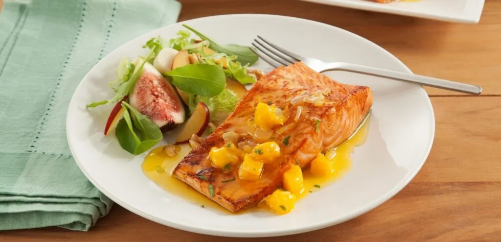 Salmão ao Molho de Manga e Hortelã