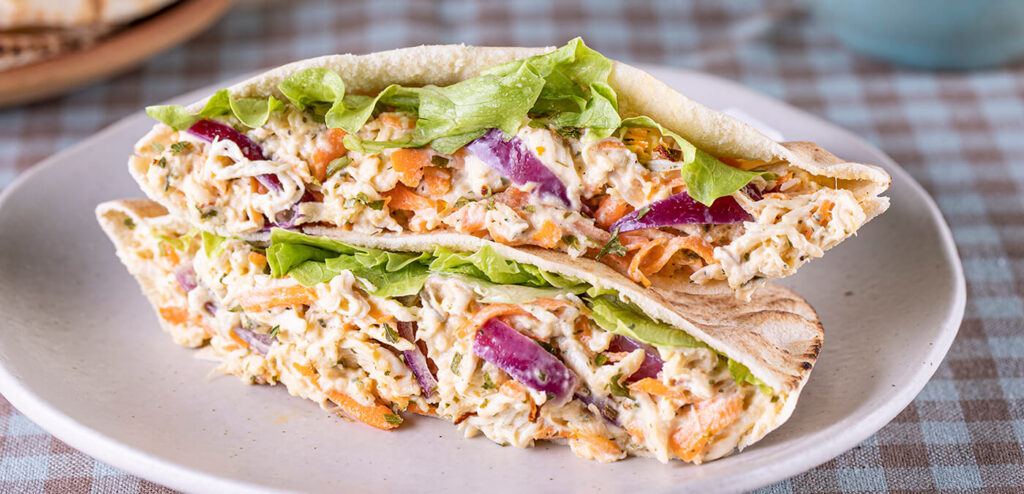 SANDUÍCHE DE FRANGO NO PÃO PITA