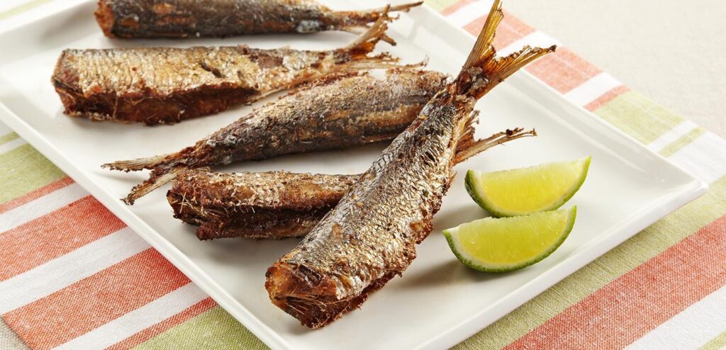 SARDINHA FRITA AO TOQUE DE LIMÃO