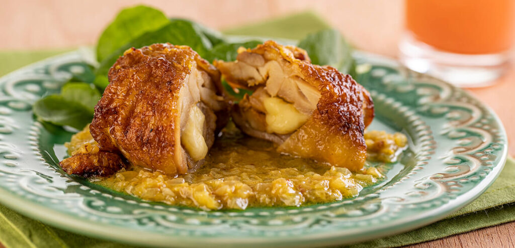 SOBRECOXA DE FRANGO COM QUEIJO DE COALHO E MOSTARDA