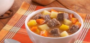 SOPA DE CARNE COM LEGUMES