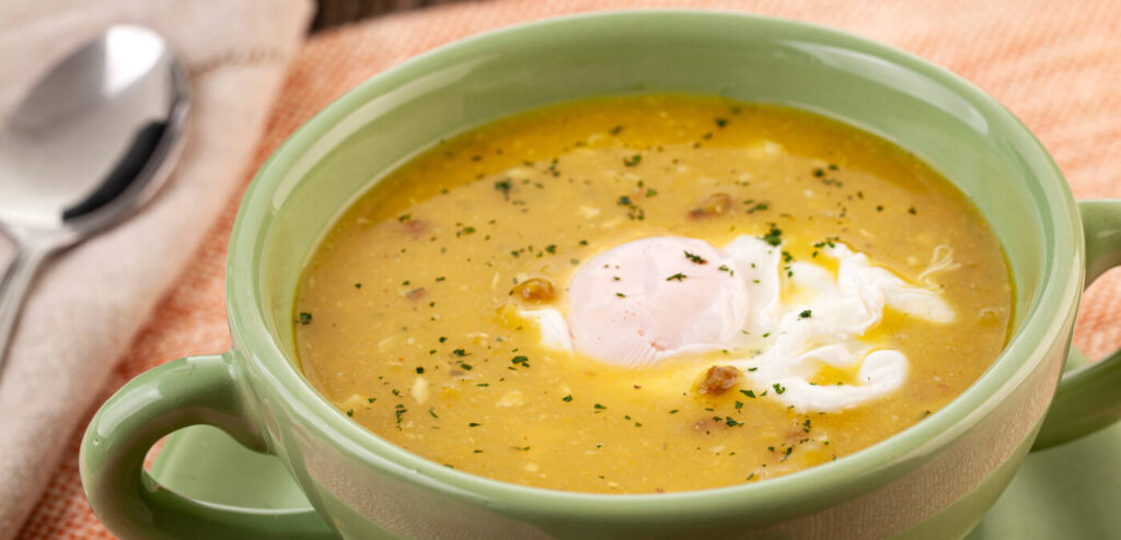 SOPA COM OVO POCHÊ