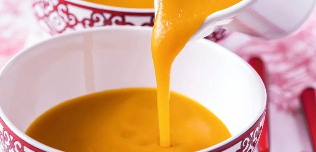 SOPA DE ABÓBORA COM GENGIBRE