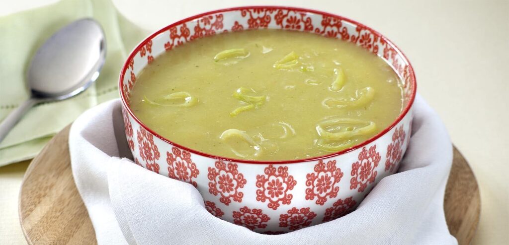 SOPA DE ALHO-PORÓ E BATATA