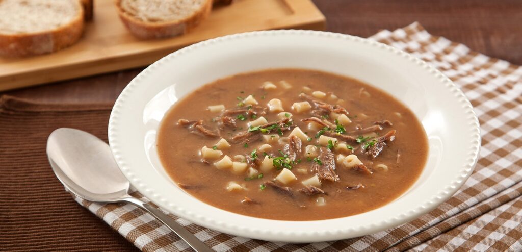 SOPA DE FEIJÃO COM MACARRÃO