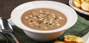 SOPA DE FEIJÃO COM MACARRÃO